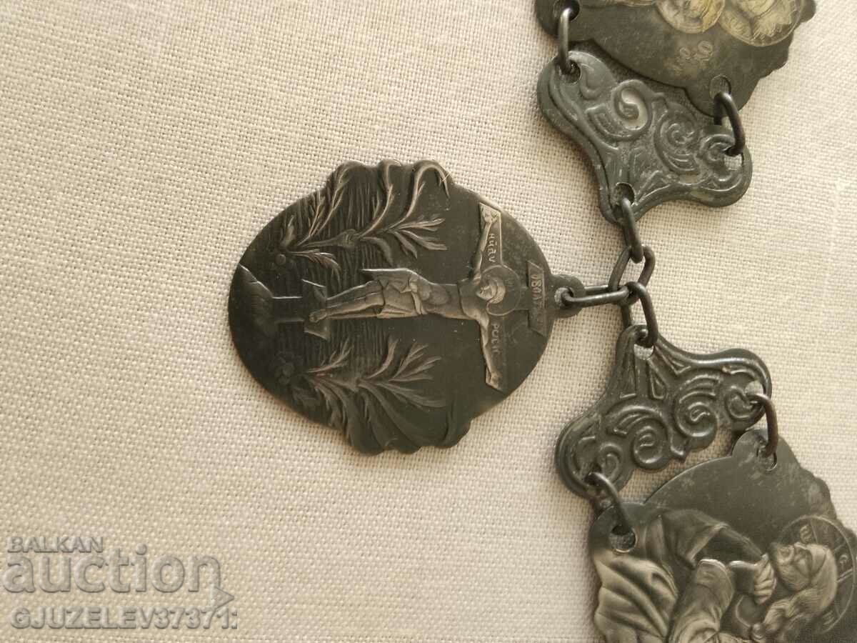 Auction RUSSIAN NECKLACE with RELIEF ORTHODOX ICONS and CRUCIFIXION - MAYS Auction RUSSIAN NECKLACE with RELIEF ORTHODOX ICONS and CRUCIFIXION - MAYS