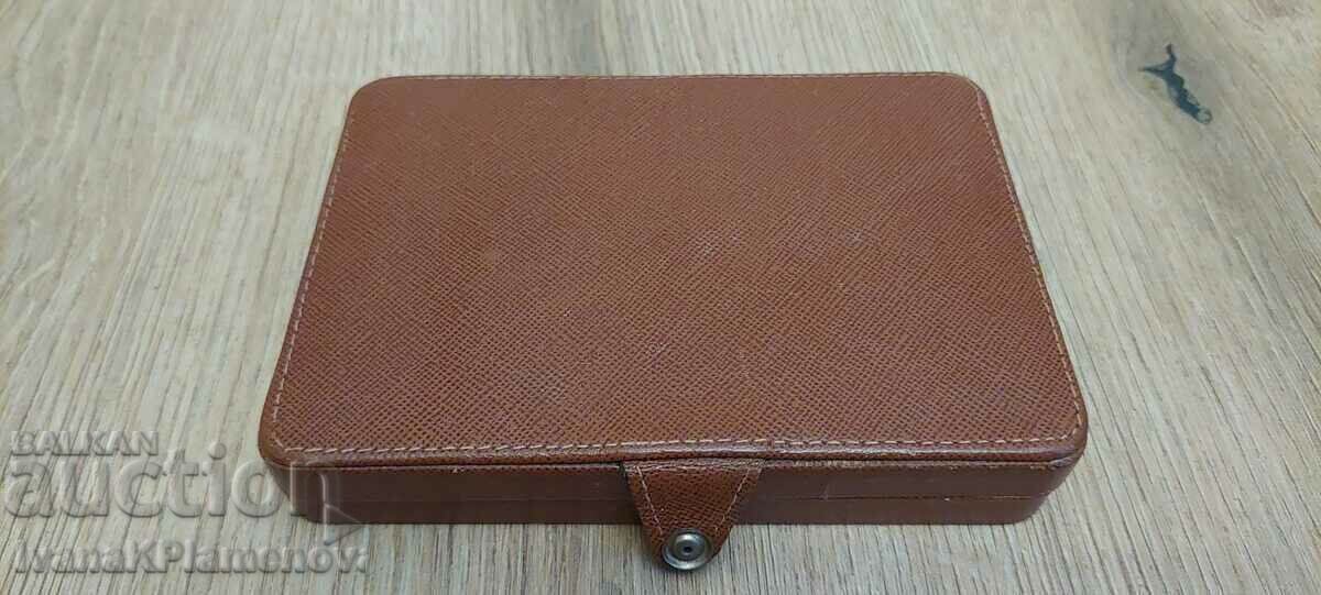 Livrarea Set cosmetic vintage Livrarea Set cosmetic vintage