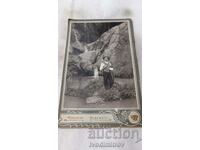 Photo Young man in front of Karton waterfall