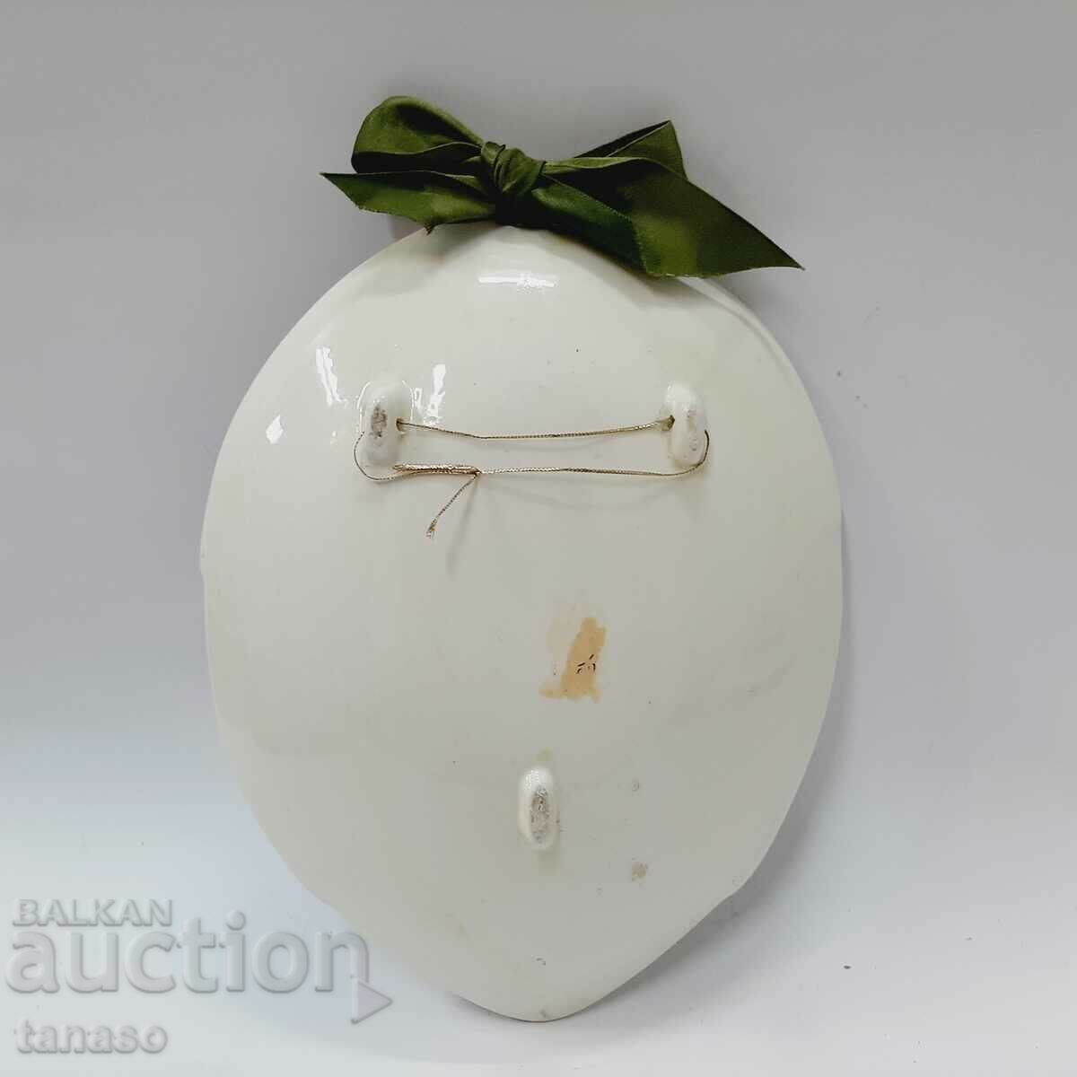 Стара керамична чиния с лозови мотиви и зелена панделка(11.5 с цена 40.00 лв. | € 20.45 Стара керамична чиния с лозови мотиви и зелена панделка(11.5 с цена 40.00 лв. | € 20.45