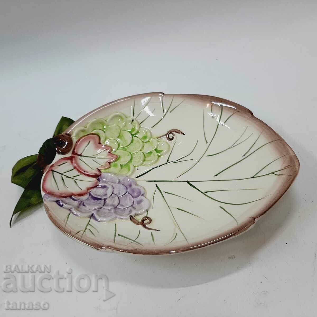 Veche farfurie ceramică cu motive de viță de vie și panglică verde (11.5 - 7