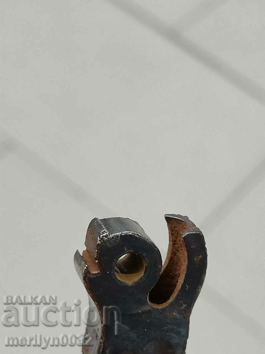 Detaliu ciocan de pistol WW2 TT cu preț 60.00 BGN | € 30.68 Detaliu ciocan de pistol WW2 TT cu preț 60.00 BGN | € 30.68