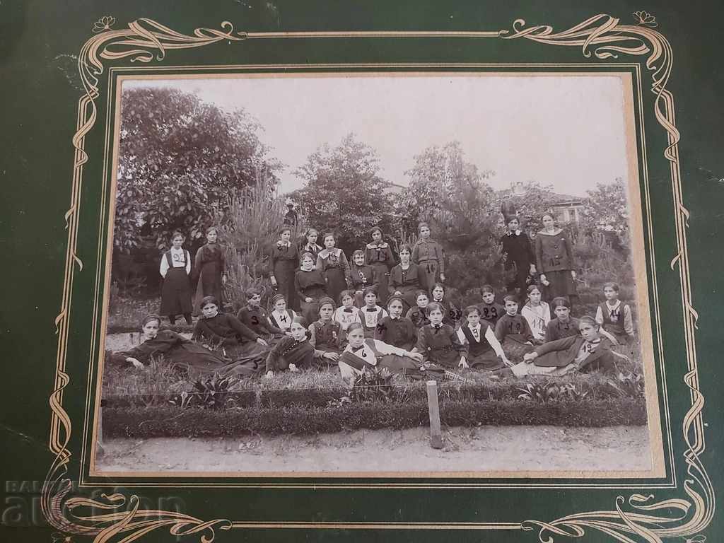 . STUDENTS LIST PHOTO PHOTO KINGDOM BULGARIA CARDBOARD with price 20.00 BGN | € 10.23 . STUDENTS LIST PHOTO PHOTO KINGDOM BULGARIA CARDBOARD with price 20.00 BGN | € 10.23