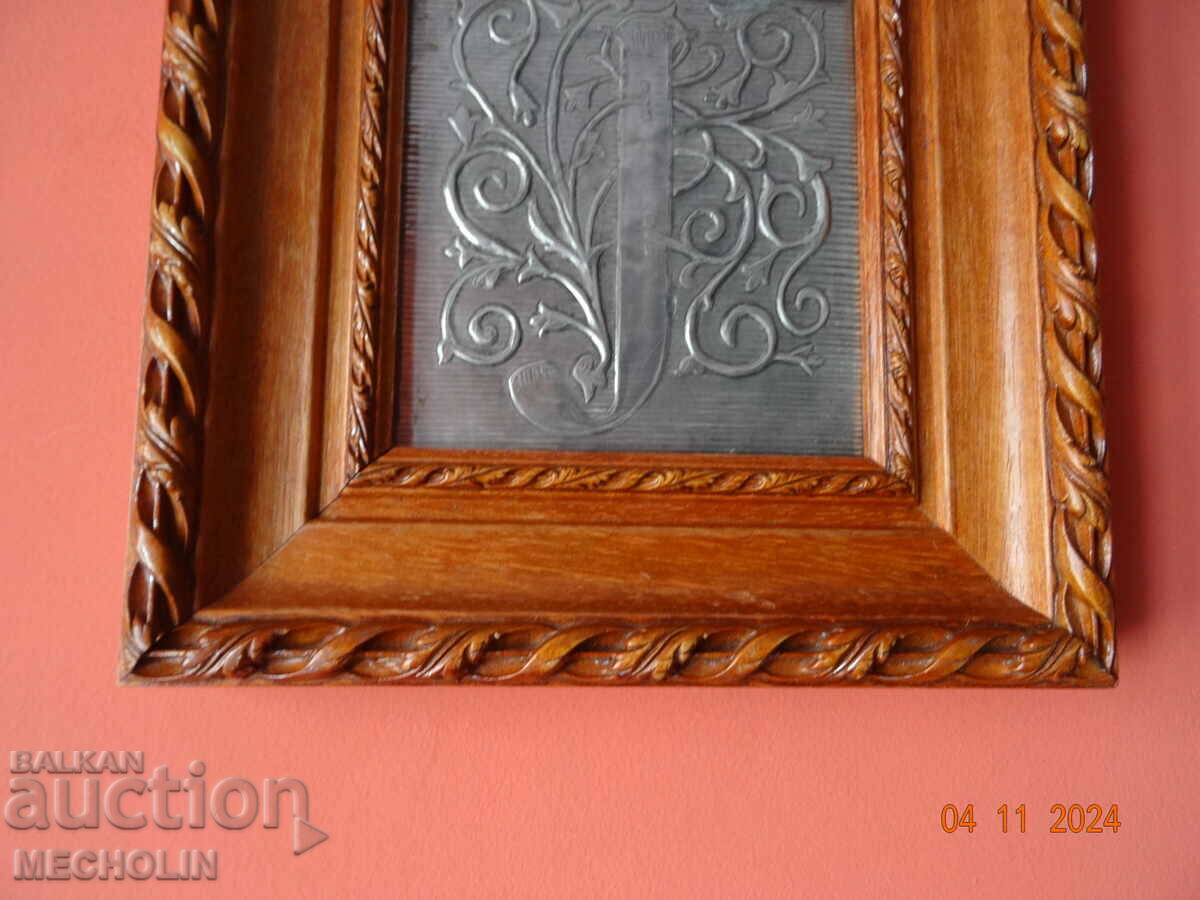 Delivery of old picture WITH METAL letter J