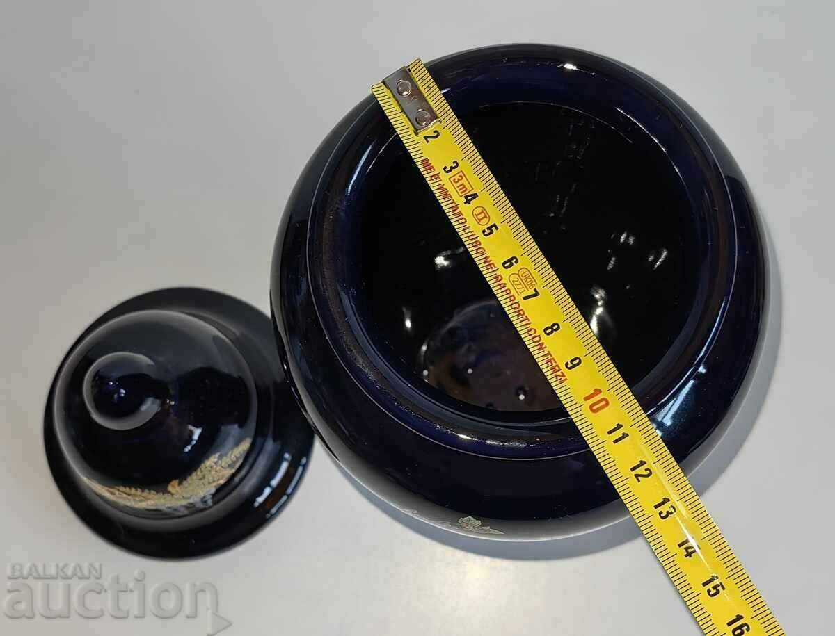 Auction  . ITALIAN PORCELAIN VASE URN JAR COBALT BLUE