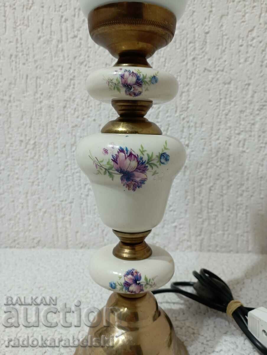 Auction  A beautiful porcelain lamp