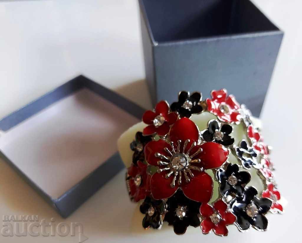 Auction  , WOMEN'S ENAMEL BRACELET JEWELRY JEWELRY JEWELRY BOX