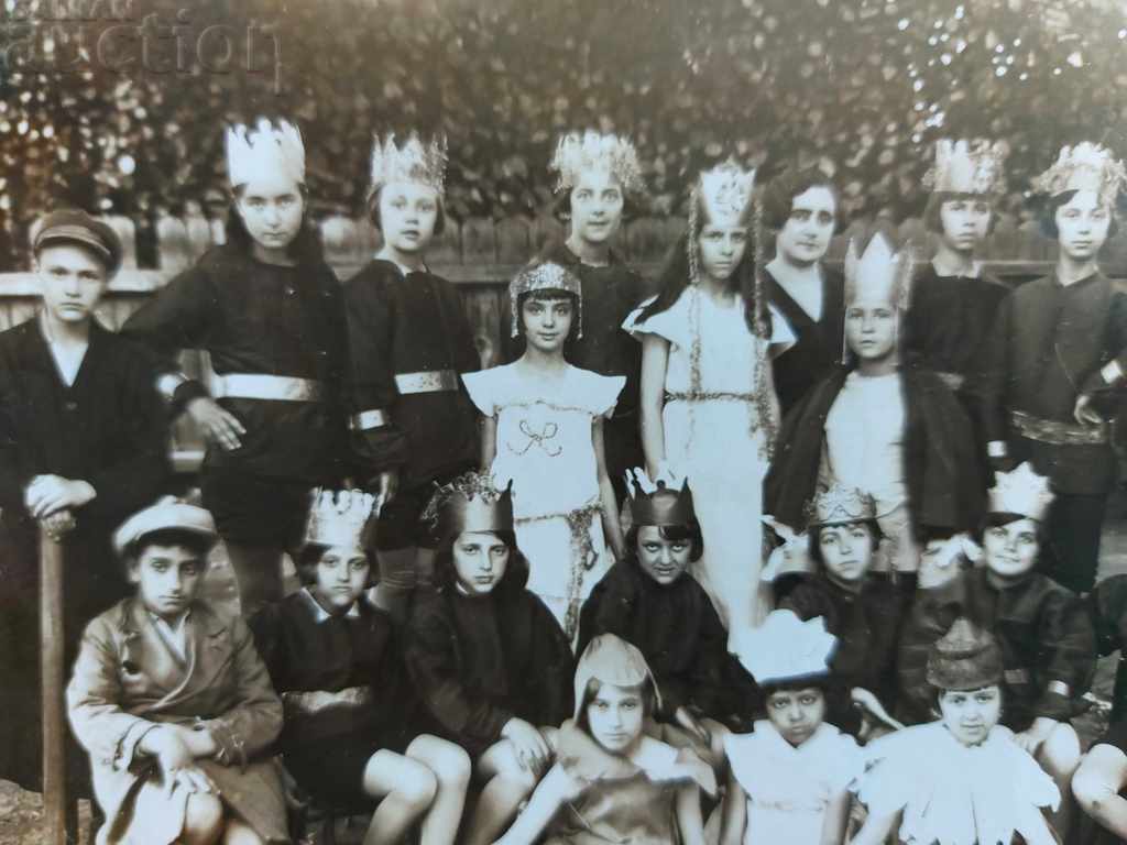 Delivery of , OLD PHOTO PHOTOGRAPHY CARDBOARD THEATER PLAYS STUDENTS Delivery of , OLD PHOTO PHOTOGRAPHY CARDBOARD THEATER PLAYS STUDENTS