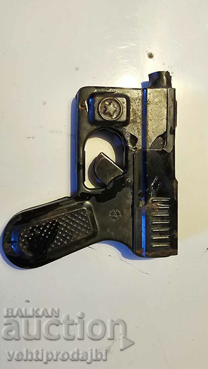 Toy gun, metal with price 15.00 BGN | € 7.67 Toy gun, metal with price 15.00 BGN | € 7.67