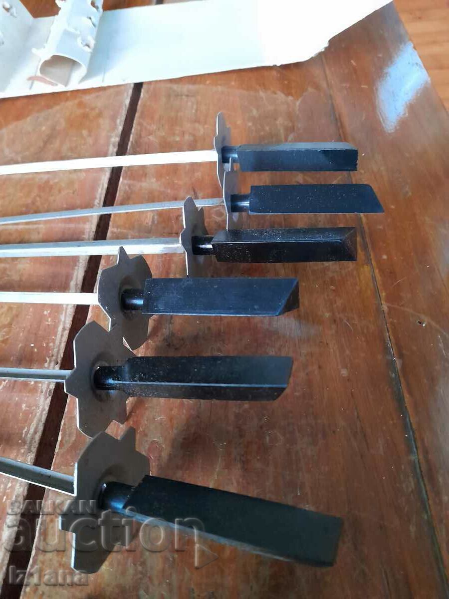 Delivery of Old Vihren electric grill skewers