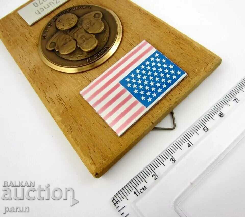 Delivery of Plaque-US Astronauts-APOLO 11-1979-Rarity Delivery of Plaque-US Astronauts-APOLO 11-1979-Rarity