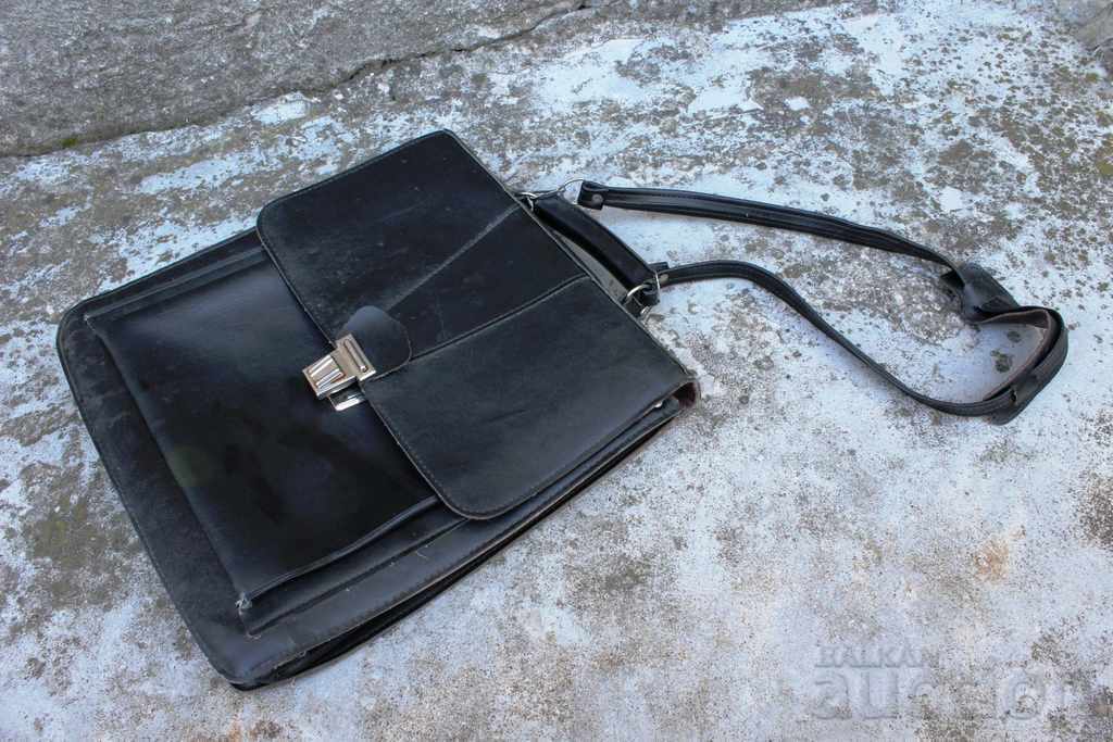 , LARGE OLD LEATHER BAG TABLET HI