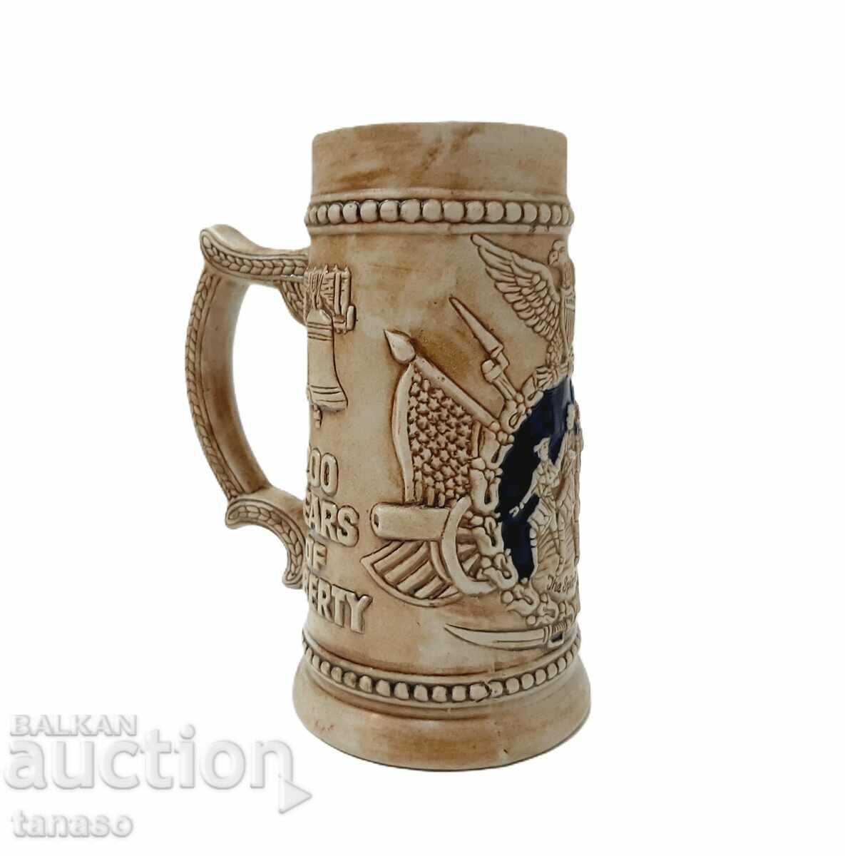 Licitație Cană veche din ceramică americană comemorativă (9.2) Licitație Cană veche din ceramică americană comemorativă (9.2)