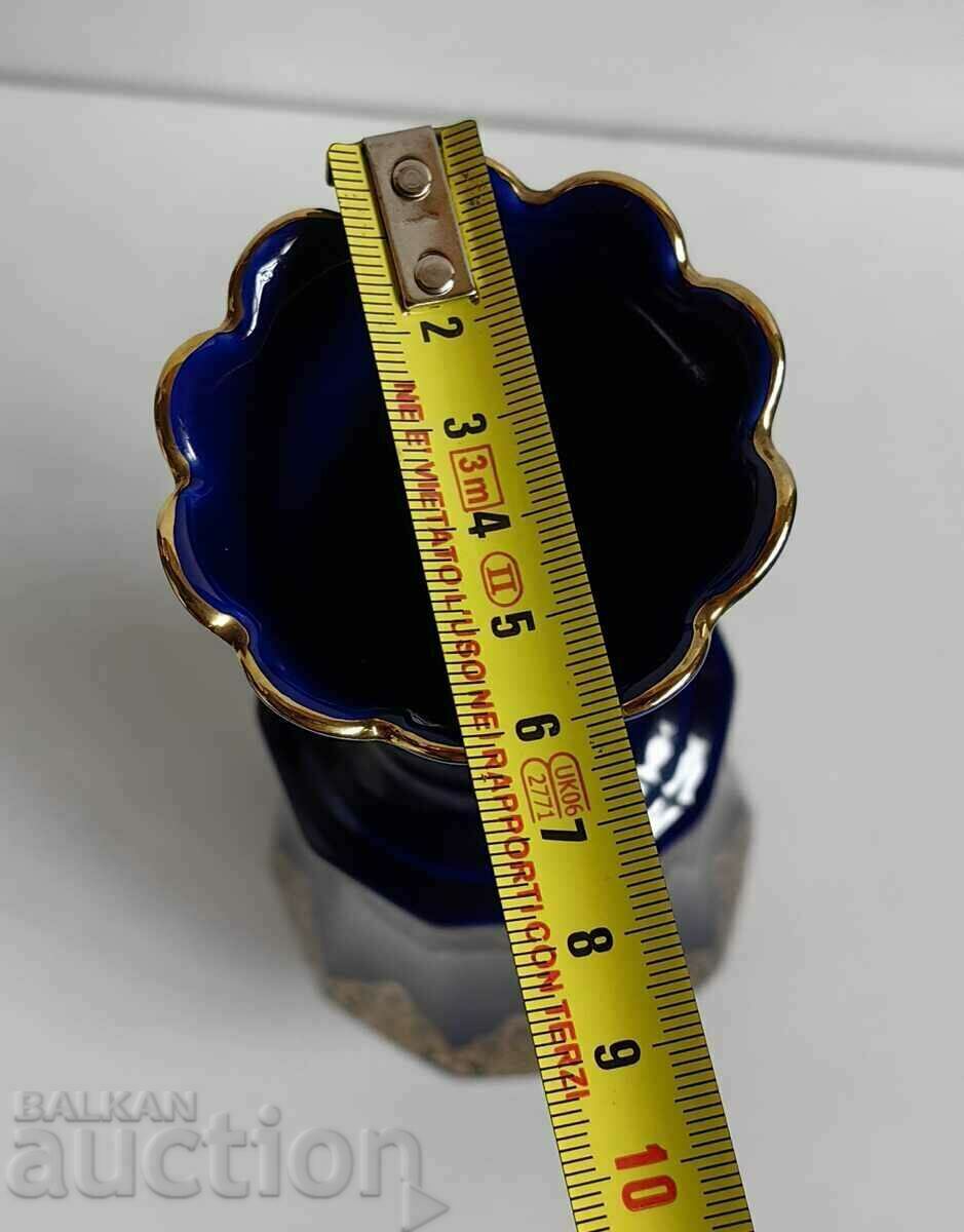 Delivery of . ECHT COBALT 22 CARAT GOLD HANDMADE PORCELAIN VASE Delivery of . ECHT COBALT 22 CARAT GOLD HANDMADE PORCELAIN VASE
