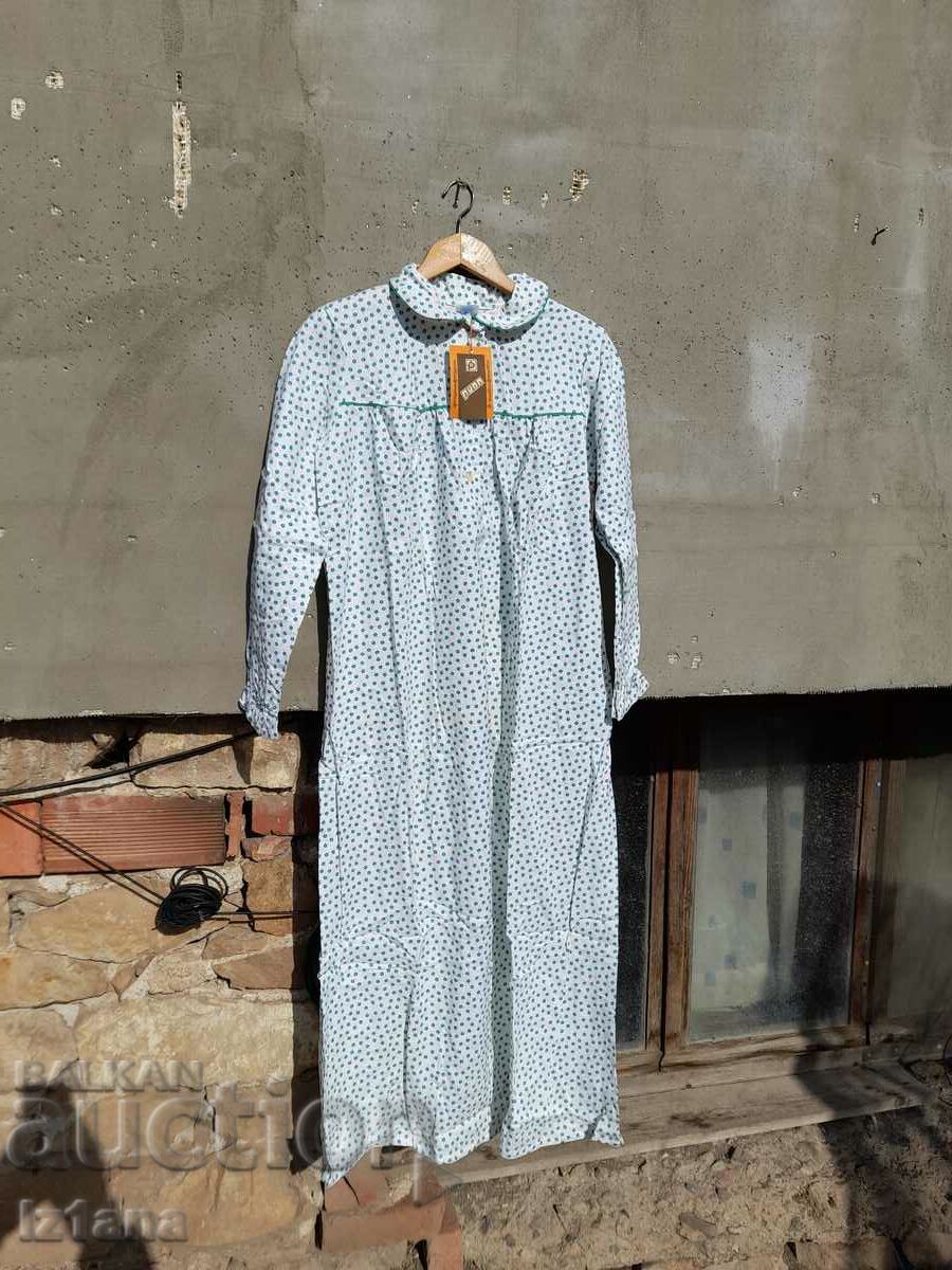 Cămașă de noapte de bătrână cu preț 32.00 BGN | € 16.36