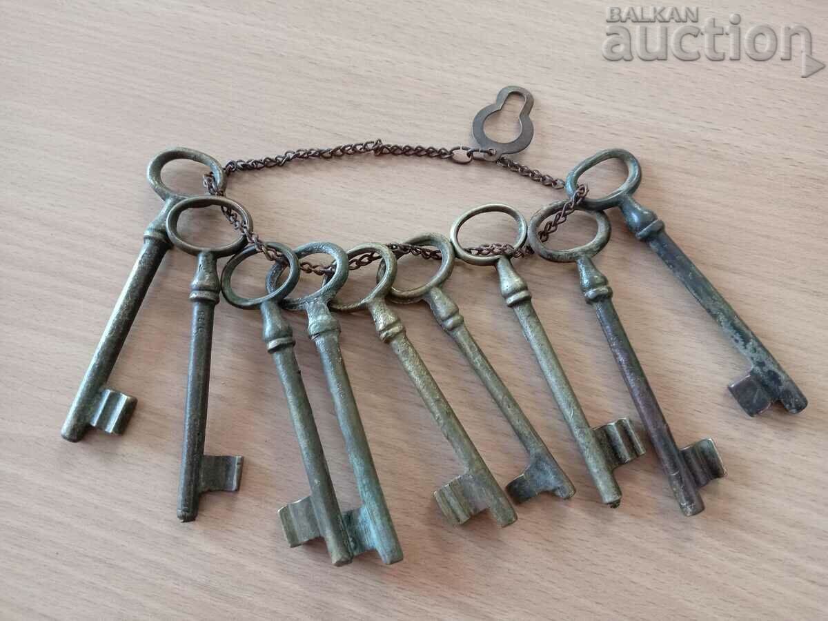 cheie antică din bronz pentru încuietoare și zăvor lot 9 chei cu preț 45.00 BGN | € 23.01 cheie antică din bronz pentru încuietoare și zăvor lot 9 chei cu preț 45.00 BGN | € 23.01