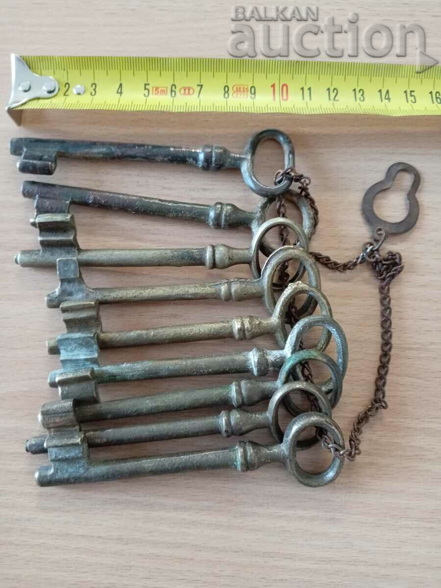 cheie antică din bronz pentru încuietoare și zăvor lot 9 chei - 6 cheie antică din bronz pentru încuietoare și zăvor lot 9 chei - 6