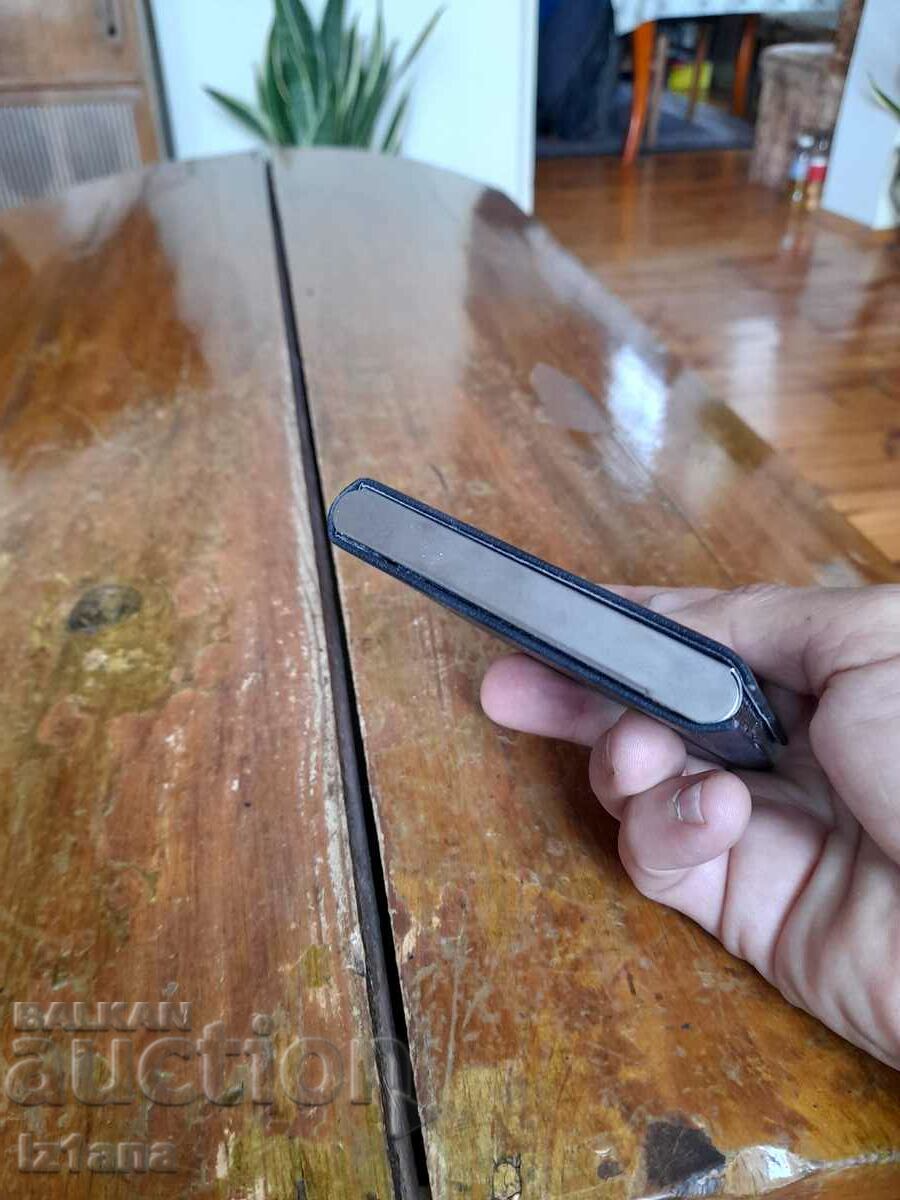 Auction Camel snuffbox Auction Camel snuffbox