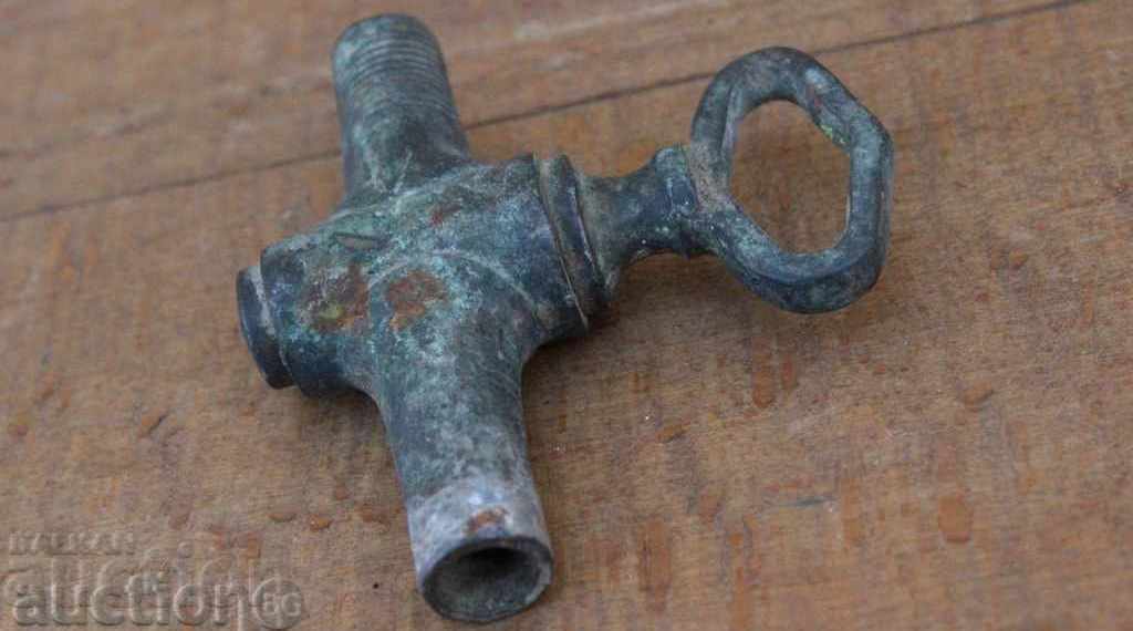 . OLD BRONZE FAUCET CINNAMON FAUCET WORKING PLUMBING with price 29.00 BGN | € 14.83 . OLD BRONZE FAUCET CINNAMON FAUCET WORKING PLUMBING with price 29.00 BGN | € 14.83
