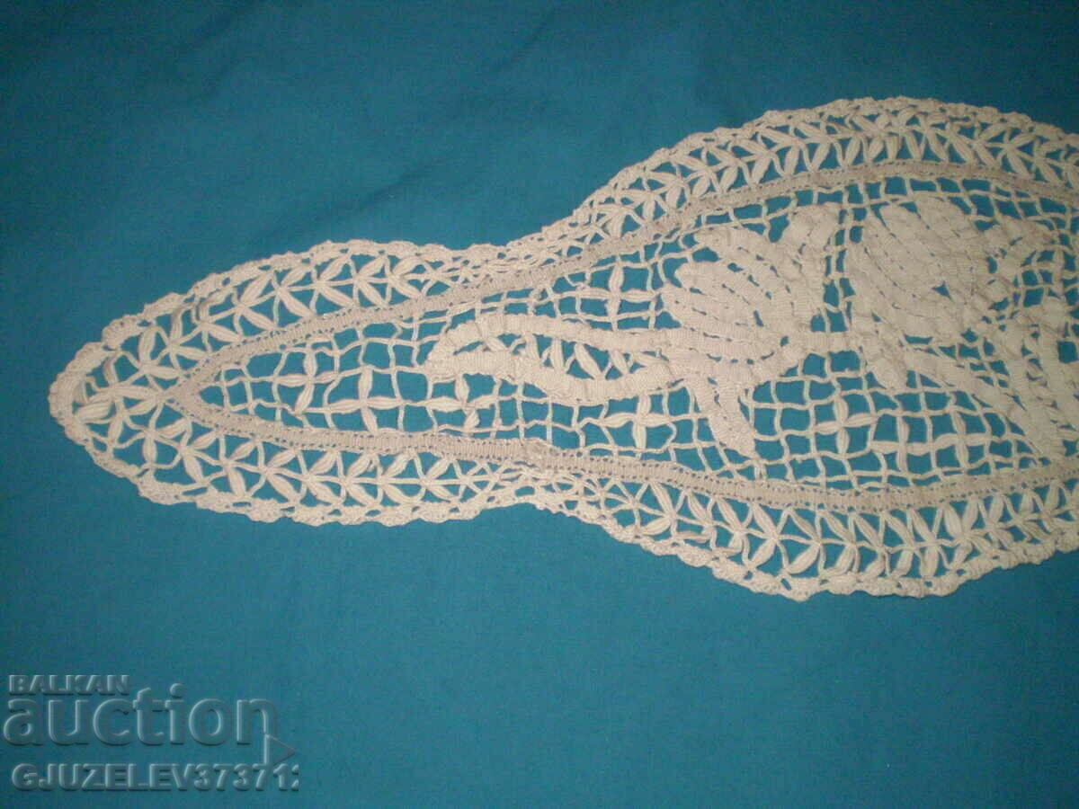Delivery of 19th century crocheted tablecloth tea towel Delivery of 19th century crocheted tablecloth tea towel
