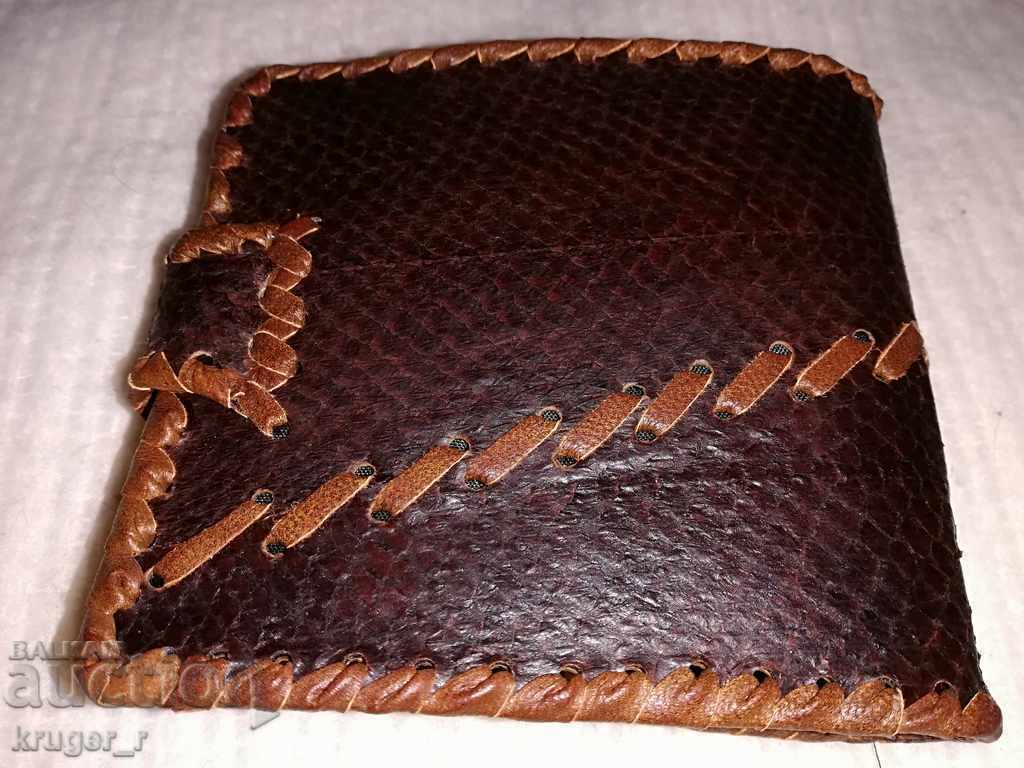 Ανδρικό πορτοφόλι σολομός με τιμή € 33.23 | 64.99 BGN