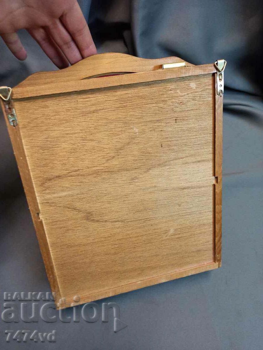 Delivery of WOODEN BOX FOR SPICES, PAINTED GLASS