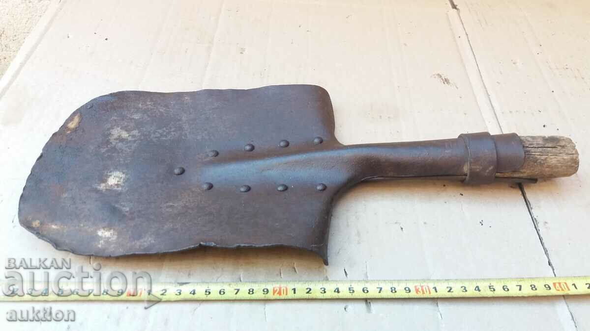 Auction EXCELLENT MILITARY SHOVEL Auction EXCELLENT MILITARY SHOVEL