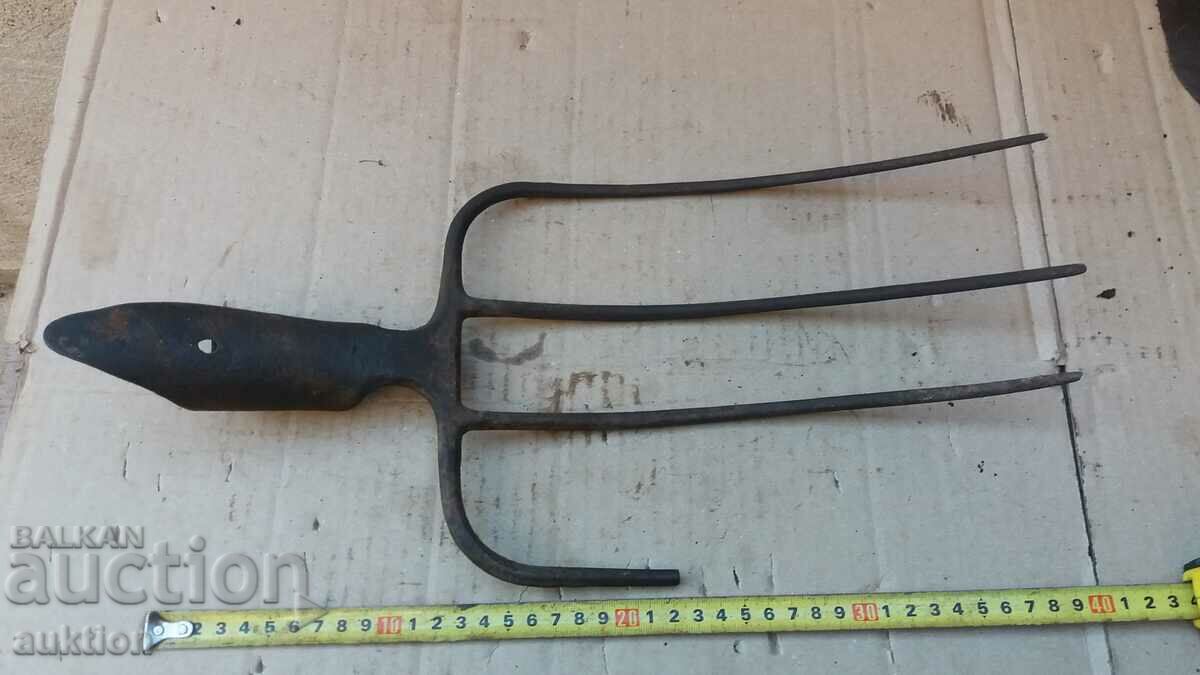 OLD MASSIVE VILLA with price 3.99 BGN | € 2.04