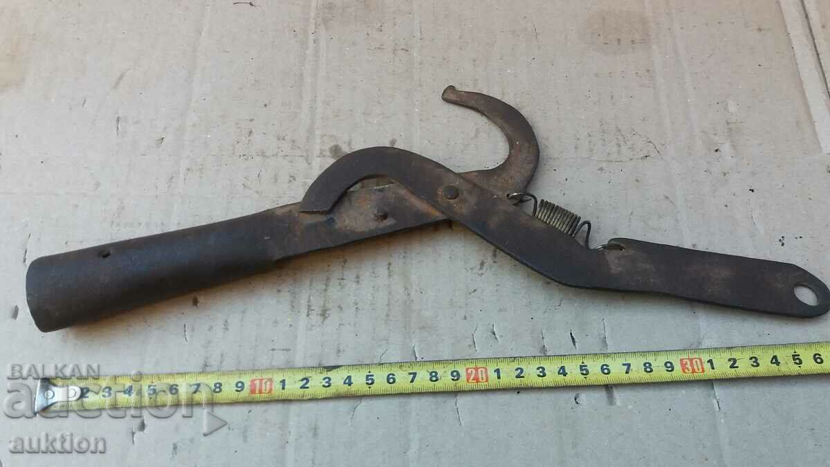 SCISSORS FOR CUTTING HIGH BRANCHES with price 6.99 BGN | € 3.57