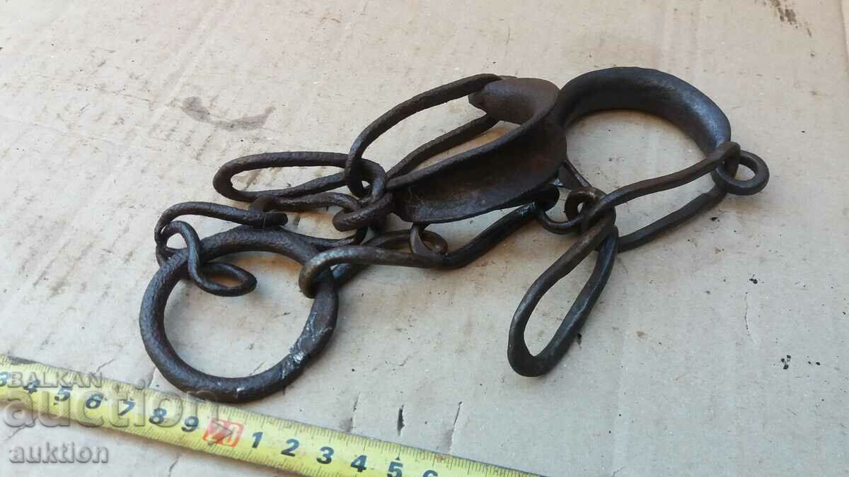 FORGED RENAISSANCE SHACKS, SHACKS, HANDCUFFS - 5 FORGED RENAISSANCE SHACKS, SHACKS, HANDCUFFS - 5