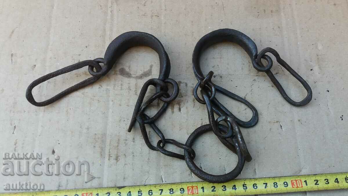 FORGED RENAISSANCE SHACKS, SHACKS, HANDCUFFS - 7 FORGED RENAISSANCE SHACKS, SHACKS, HANDCUFFS - 7