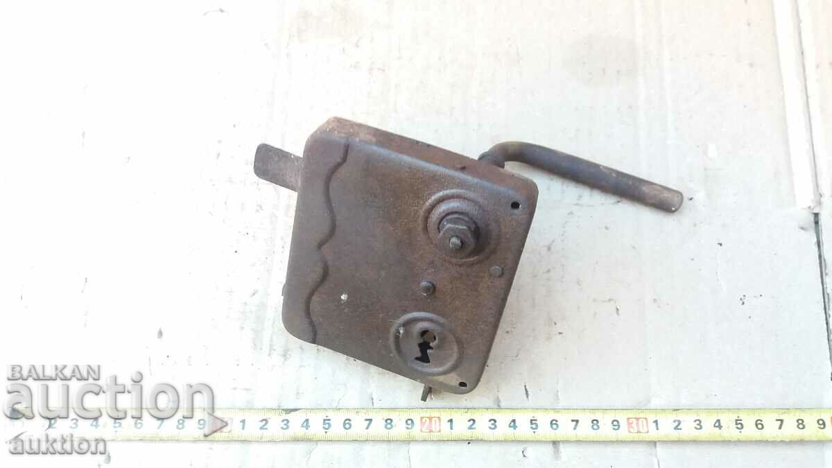 Auction OLD LOCK Auction OLD LOCK