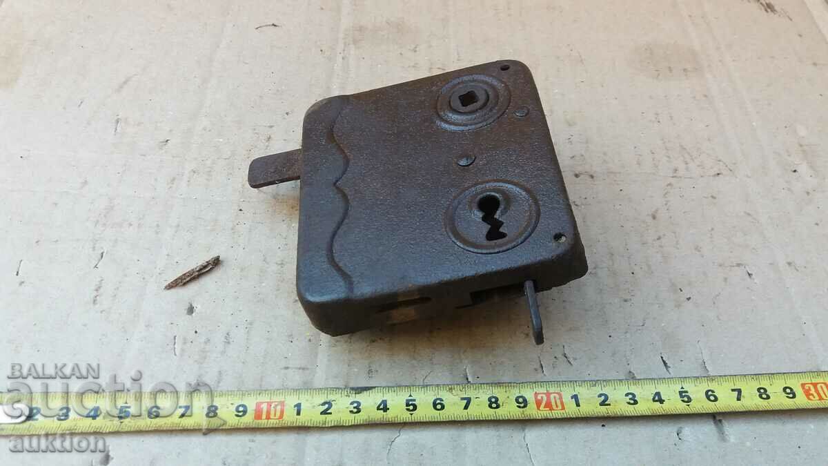 Auction OLD LOCK Auction OLD LOCK