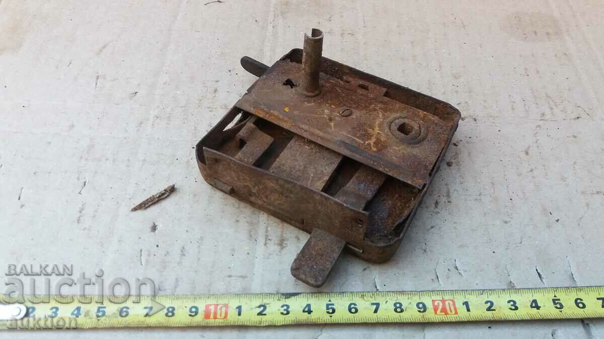 OLD LOCK - 6 OLD LOCK - 6