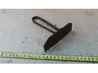 OLD SOLID COMB FOR HORSE, MULE, DONKEY