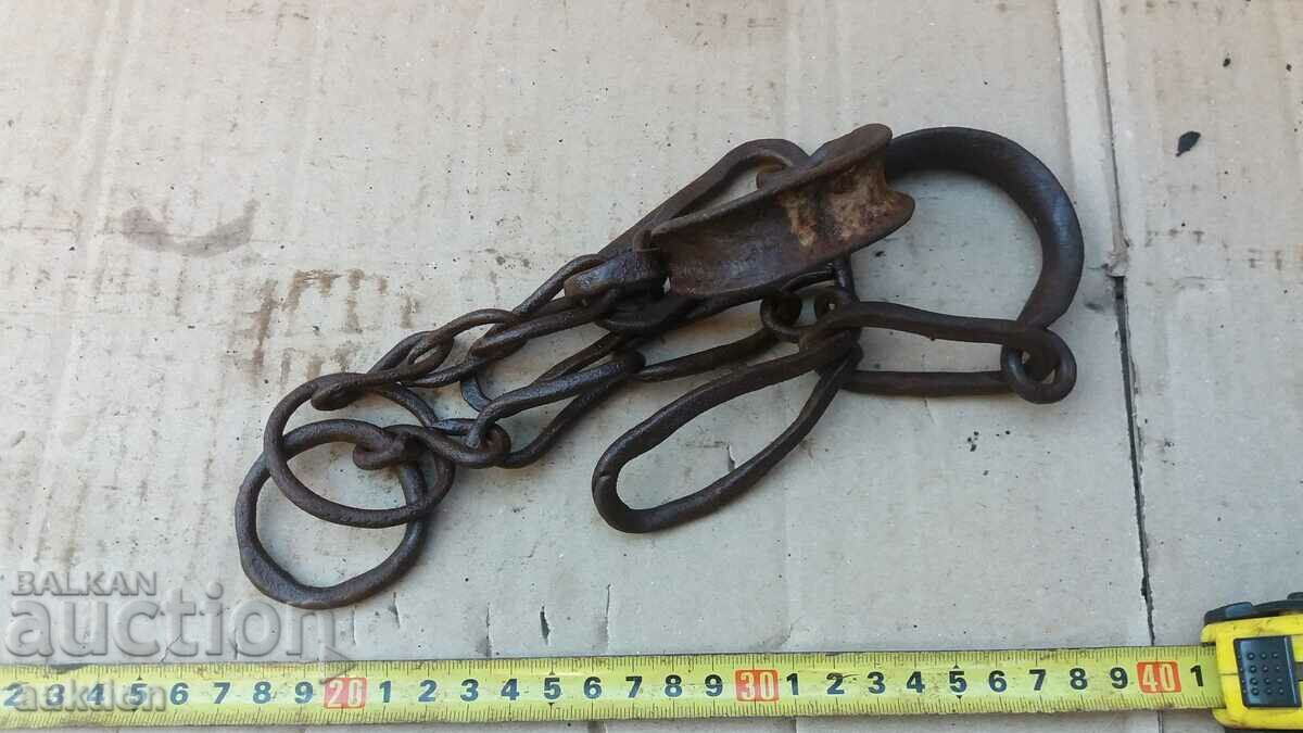 FORGED RENAISSANCE SHACKS, SHACKS, HANDCUFFS - 5 FORGED RENAISSANCE SHACKS, SHACKS, HANDCUFFS - 5