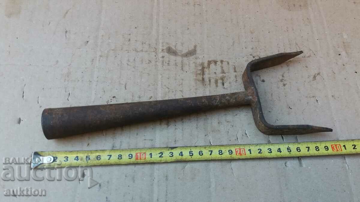 OLD Movable Anvil with price 9.99 BGN | € 5.11