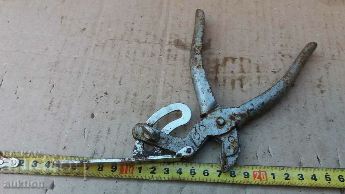 OLD PLIERS FOR MAKING CUPS, PAFTS - 5 OLD PLIERS FOR MAKING CUPS, PAFTS - 5