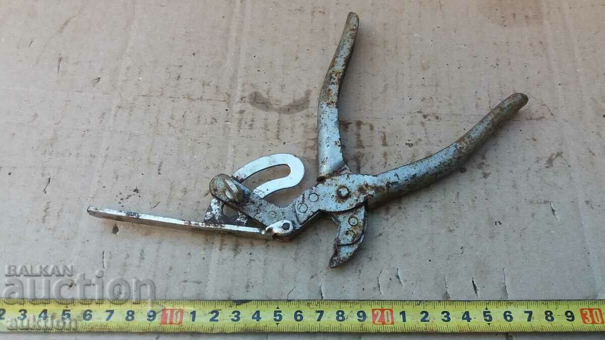 OLD PLIERS FOR MAKING CUPS, PAFTS - 7 OLD PLIERS FOR MAKING CUPS, PAFTS - 7