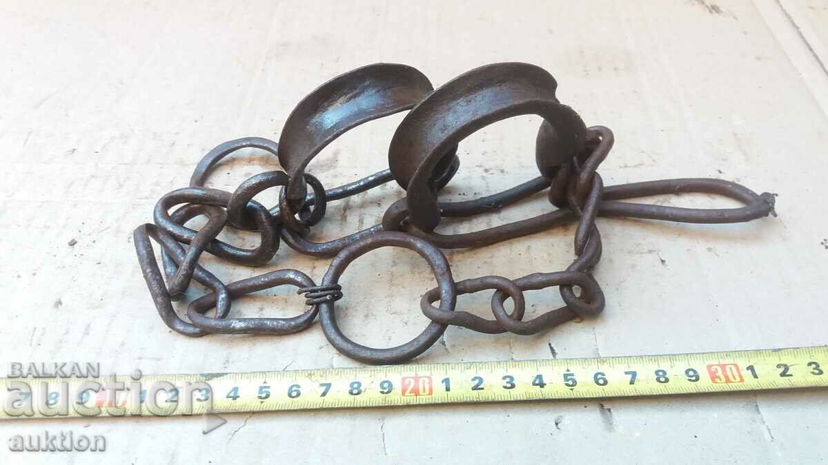 FORGED RENAISSANCE SHACKS, SHACKS, HANDCUFFS - 5 FORGED RENAISSANCE SHACKS, SHACKS, HANDCUFFS - 5