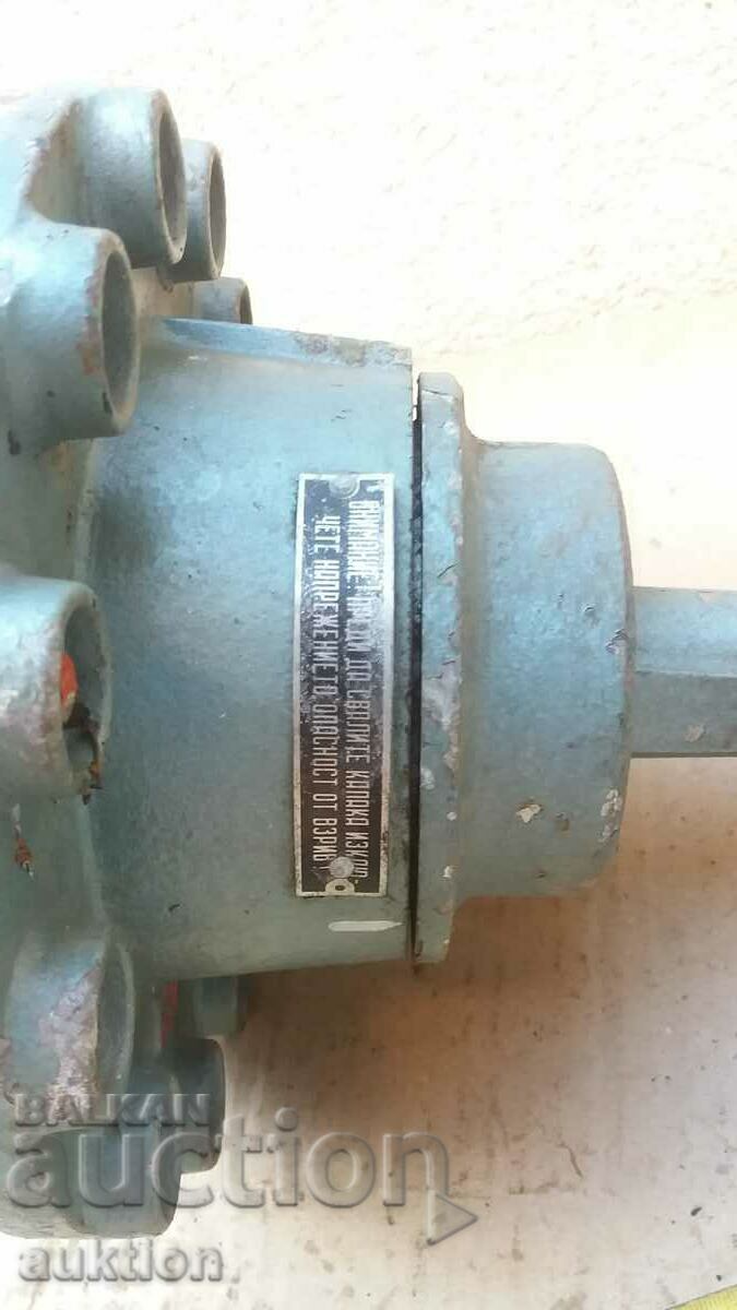 LAMPĂ INDUSTRIALĂ SOLIDĂ, LANARĂ CU STICLĂ MILIZĂ cu preț 33.99 BGN | € 17.38