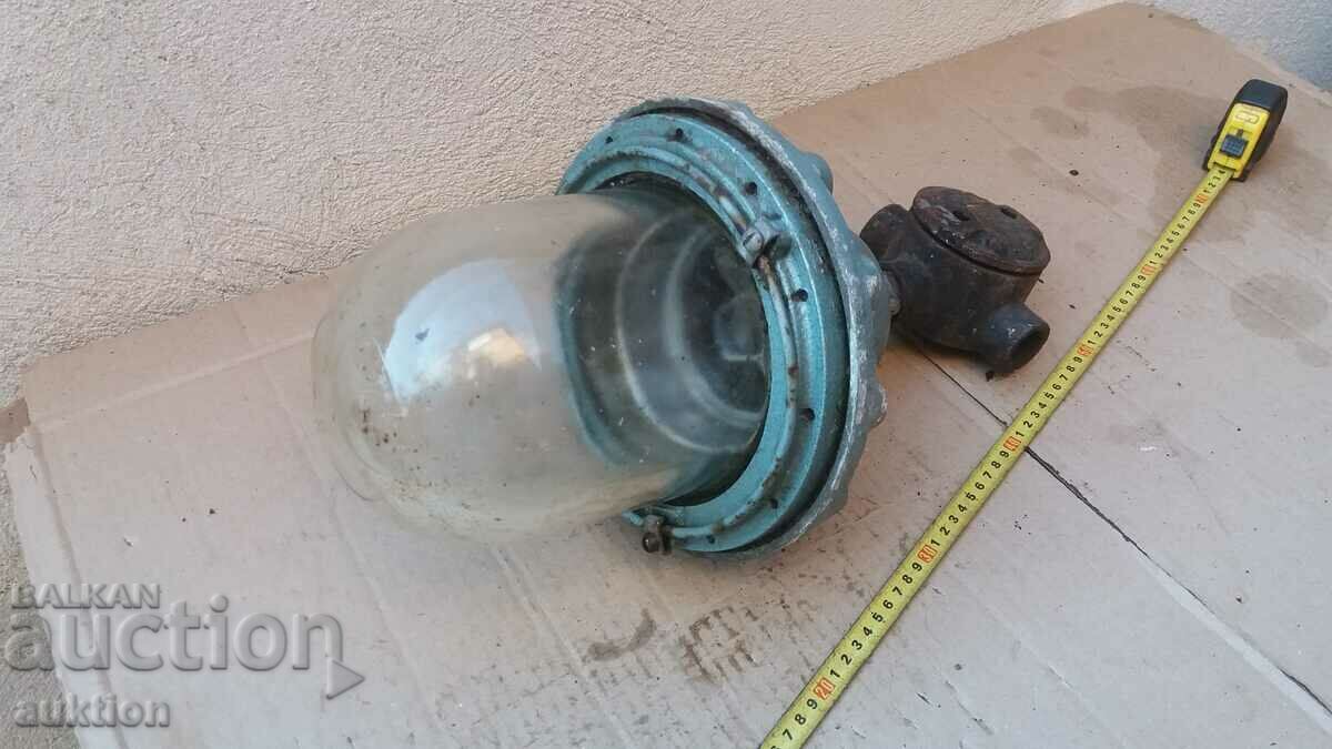 Livrarea LAMPĂ INDUSTRIALĂ SOLIDĂ, LANARĂ CU STICLĂ MILIZĂ