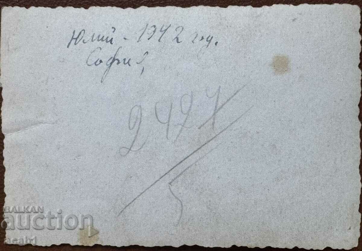 Σοφία Μητέρα με ένα παιδί και ένα ενδιαφέρον παιχνίδι 1942 με τιμή 9.99 BGN | € 5.11 Σοφία Μητέρα με ένα παιδί και ένα ενδιαφέρον παιχνίδι 1942 με τιμή 9.99 BGN | € 5.11