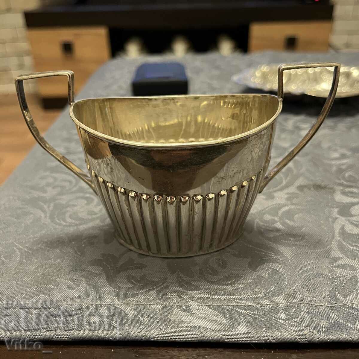 Английска сребърна захарница,ледарка,каничка,маркировки с цена 239.00 лв. | € 122.20 Английска сребърна захарница,ледарка,каничка,маркировки с цена 239.00 лв. | € 122.20