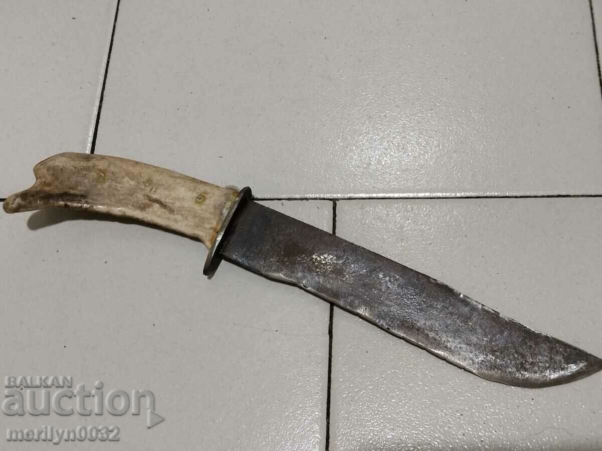 Old primitive hunting knife with price 67.00 BGN | € 34.26 Old primitive hunting knife with price 67.00 BGN | € 34.26