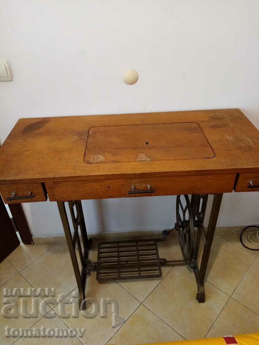 Sewing machine, Poland with price 60.00 BGN | € 30.68 Sewing machine, Poland with price 60.00 BGN | € 30.68