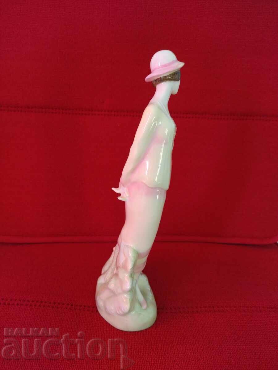 Delivery of Royal Dowton figurine Delivery of Royal Dowton figurine