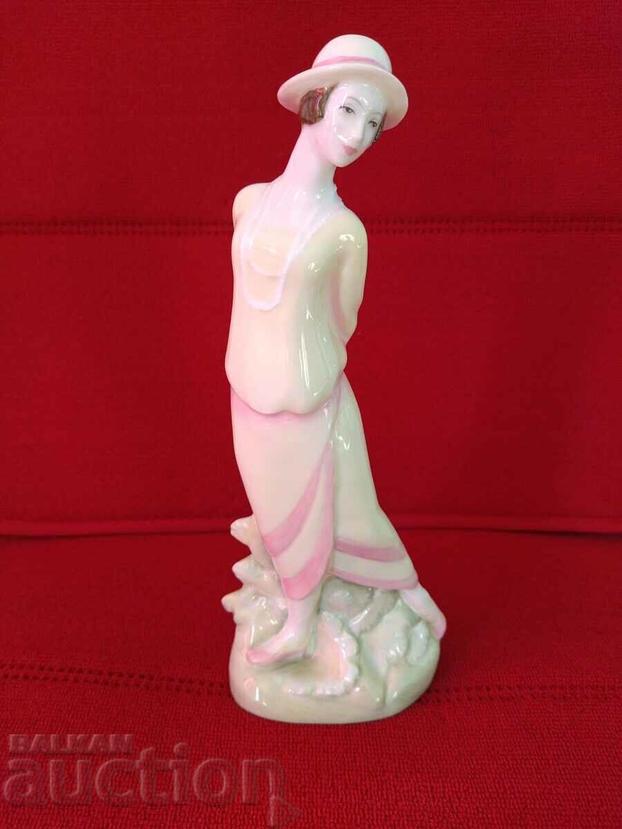 Royal Dowton figurine Royal Dowton figurine