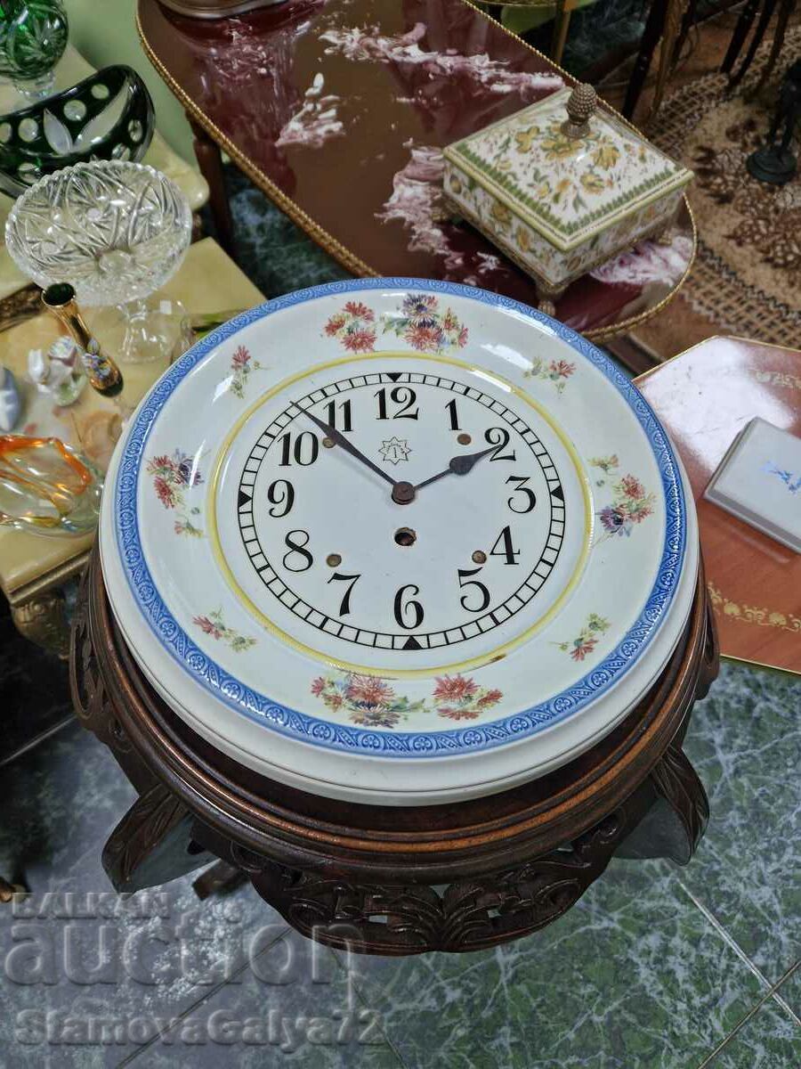 Σπάνιο ρολόι από πορσελάνη αντίκα Junghans με τιμή € 50.11 | 98.01 BGN Σπάνιο ρολόι από πορσελάνη αντίκα Junghans με τιμή € 50.11 | 98.01 BGN