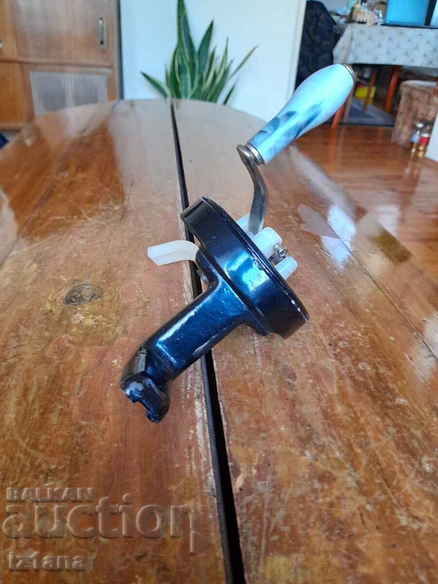 Sewing machine spindle with price 32.00 BGN | € 16.36 Sewing machine spindle with price 32.00 BGN | € 16.36